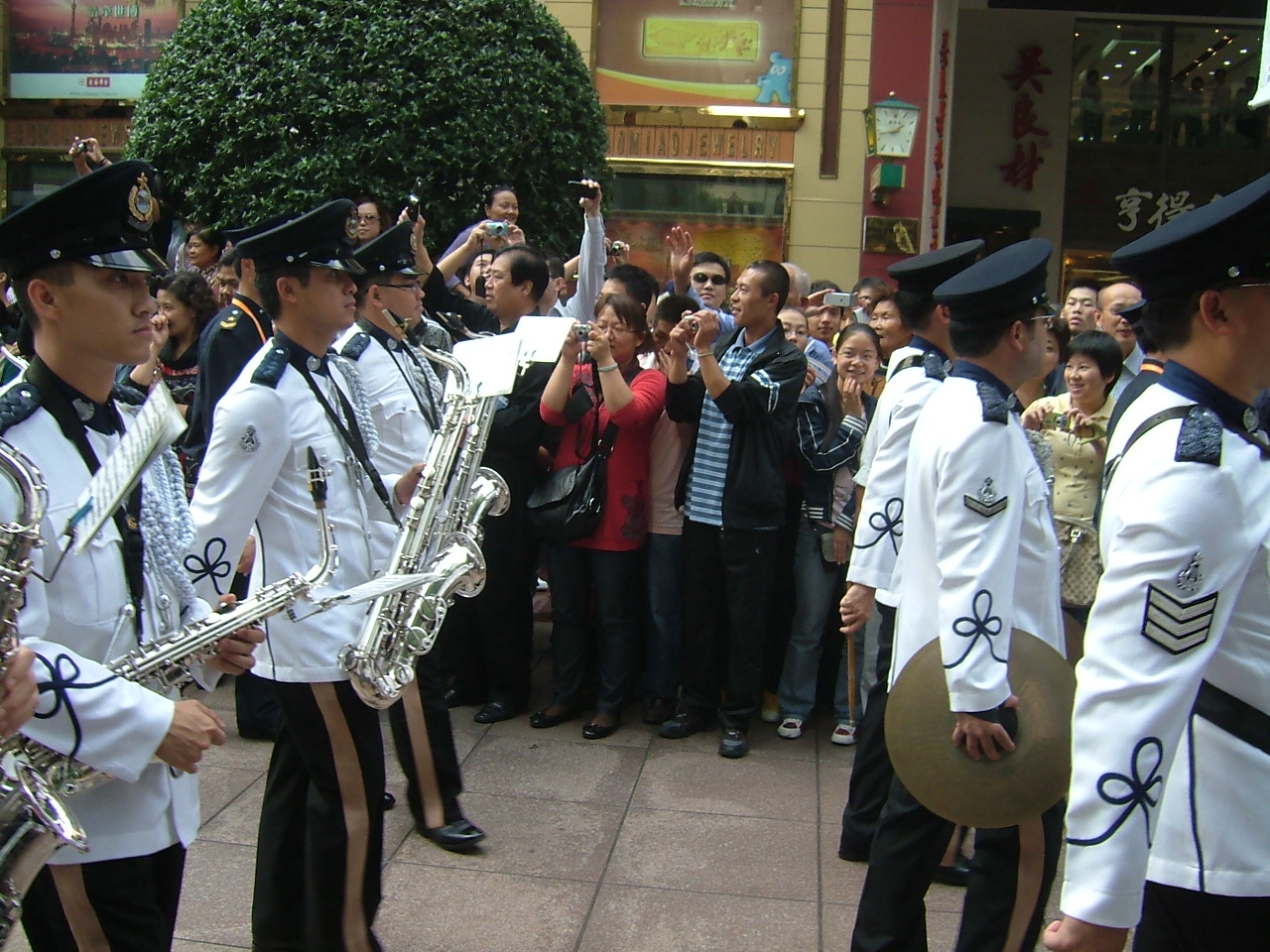 主题:香港警察乐队在南京路演奏