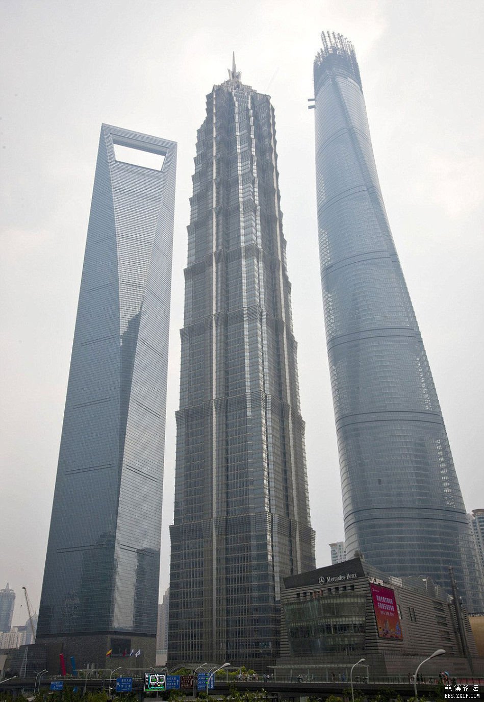 姊妹塔:从左到右分别为上海环球金融中心,金贸大厦以及上海中心大厦.