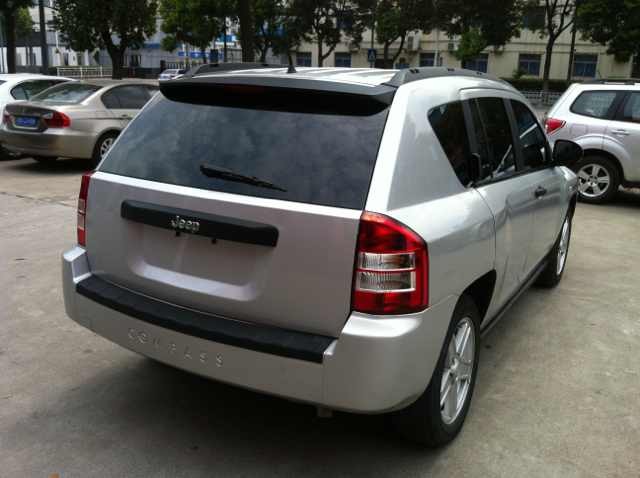 2009-8月上牌 公里数6万多 纯进口jeep指南者2.4,内饰颜色高清图片