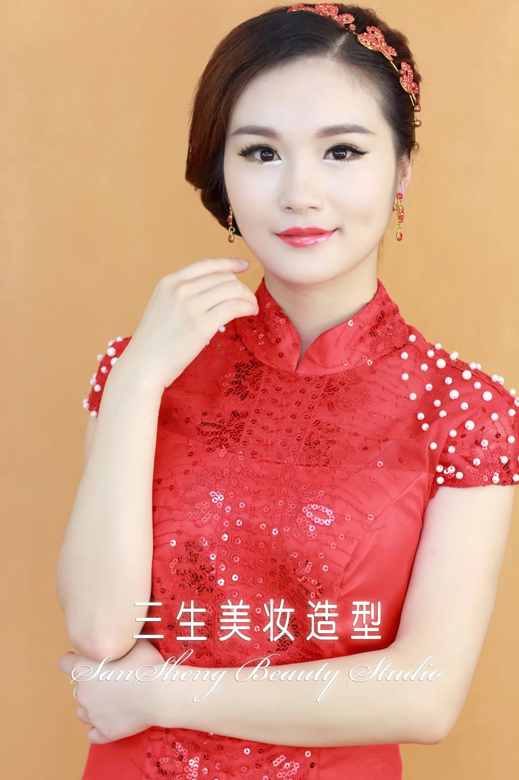 学化妆盘发造型去哪个学校可以学 菲菲学校