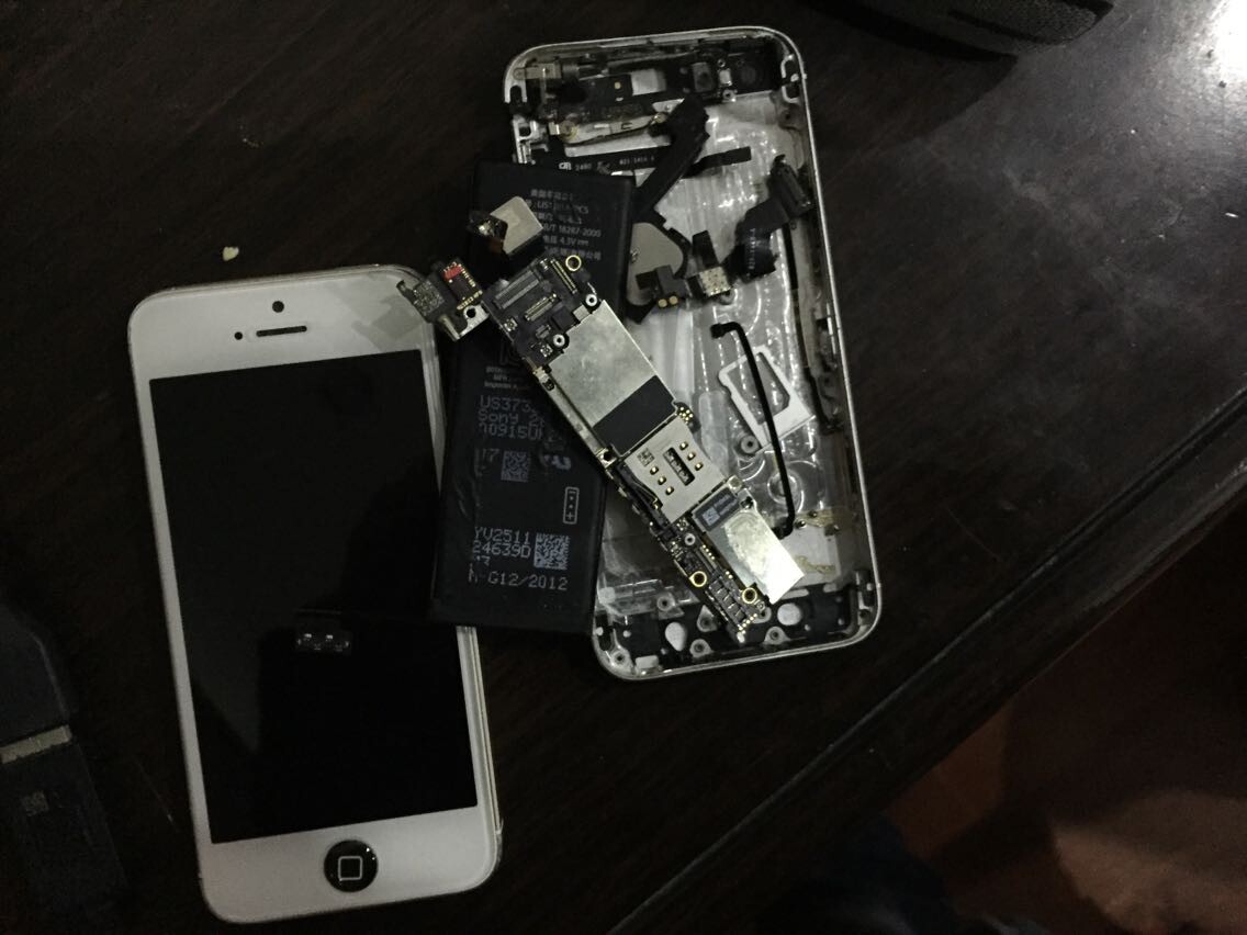 苹果手机摔了一下开不了机北京哪里有修?