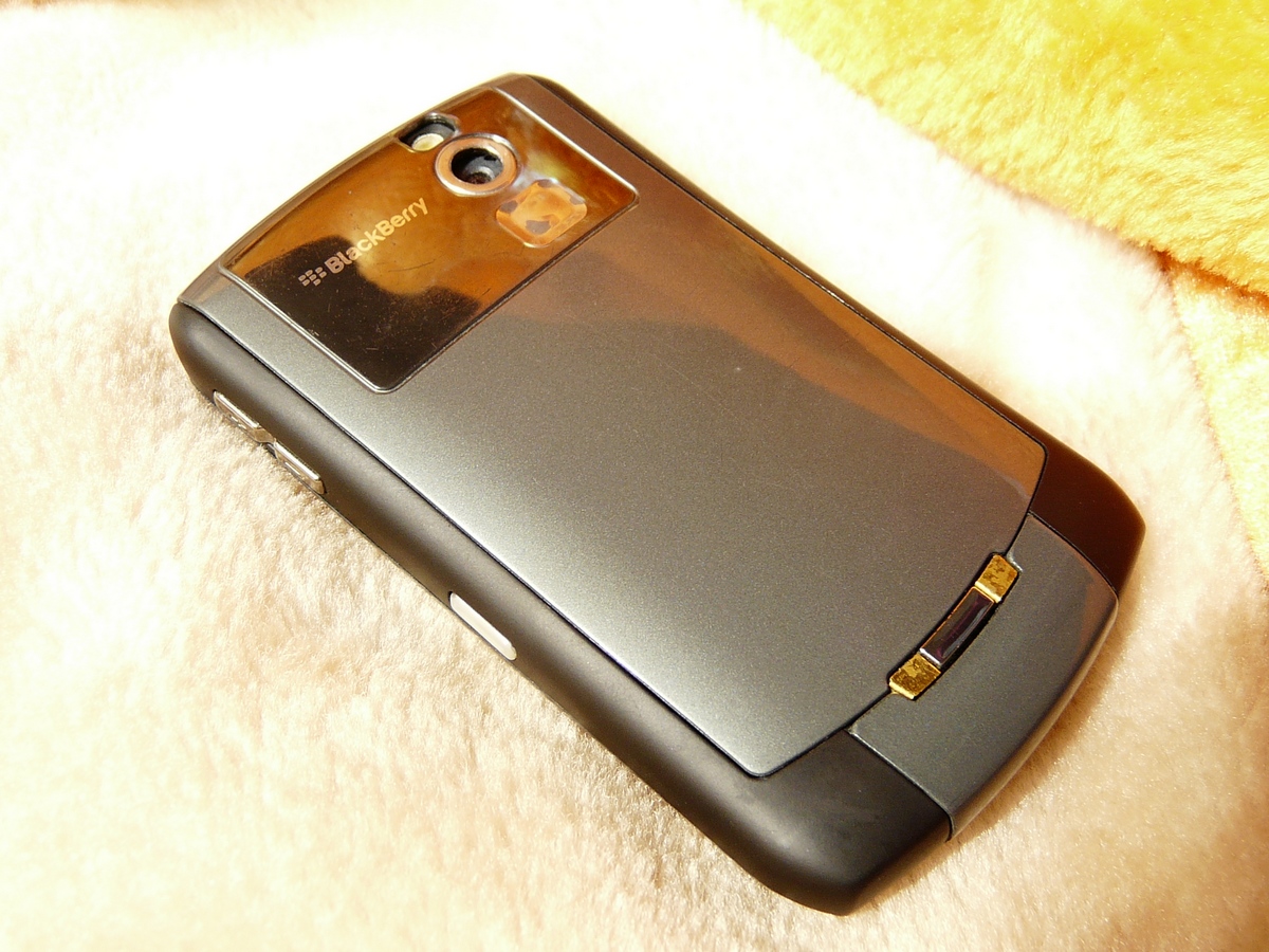 出一个黑莓8310,400块不刀 已出