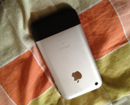 主题:出售苹果手机一代(9成新)