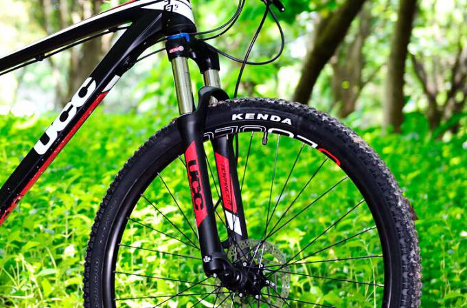 骑行[/align]"进击者"的前叉选配了车友们都很熟悉的sr suntour xcr