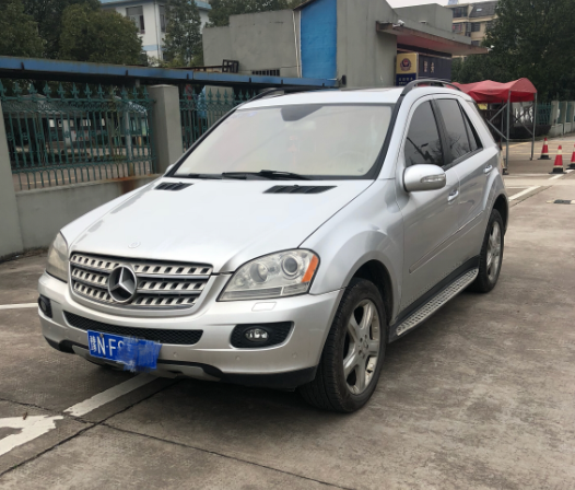 re:出售06款奔驰ml350.
